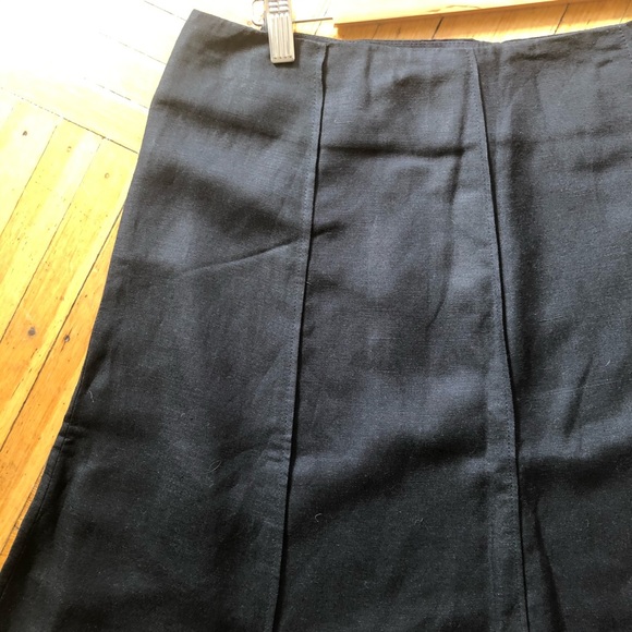Larry Levine • Essential Black linen skirt - Picture 2 of 2